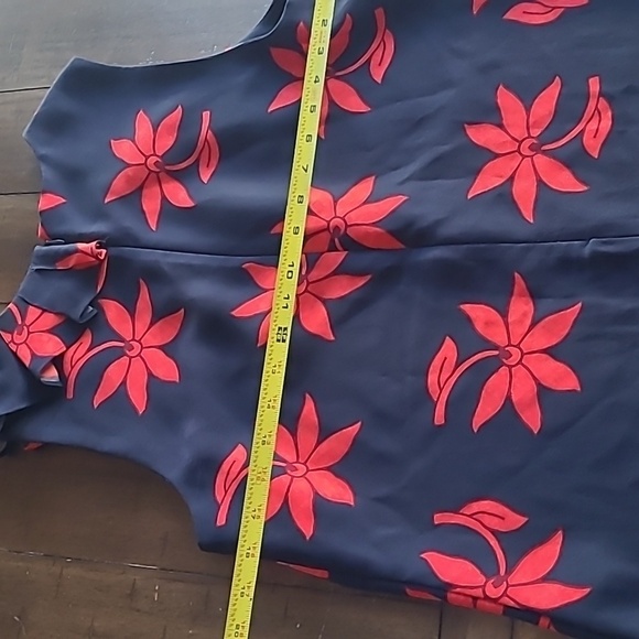 Banana Republic Navy Floral sleeveless blouse size 10 - Picture 5 of 6